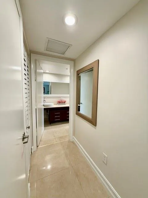 465 BRICKELL AVENUE #1806 Miami, FL 33131
