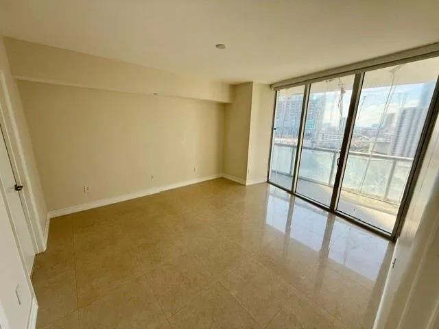 465 BRICKELL AVENUE #1806 Miami, FL 33131