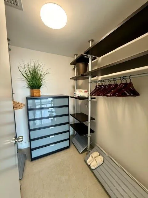 465 BRICKELL AVENUE #1806 Miami, FL 33131