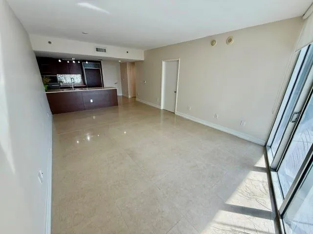 465 BRICKELL AVENUE #1806 Miami, FL 33131