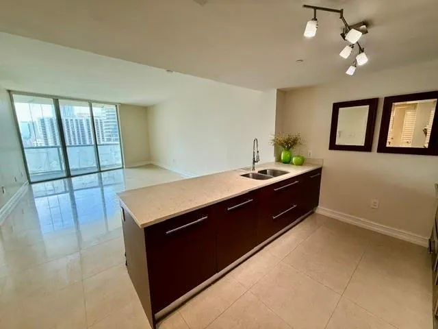 465 BRICKELL AVENUE #1806 Miami, FL 33131