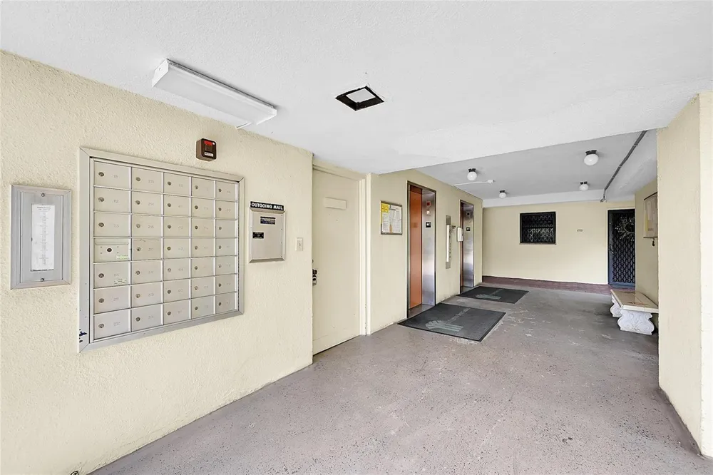 2304 S CYPRESS BEND DRIVE #512 Pompano Beach, FL 33069