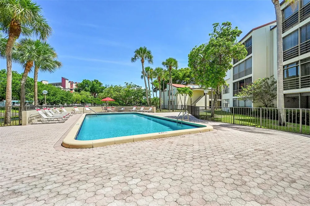 2304 S CYPRESS BEND DRIVE #512 Pompano Beach, FL 33069