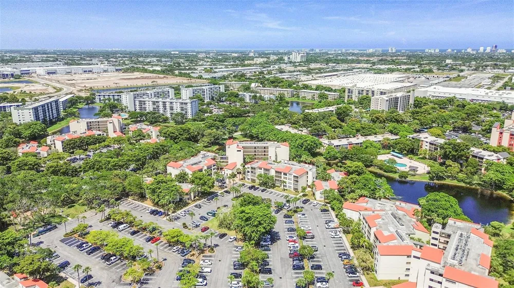 2304 S CYPRESS BEND DRIVE #512 Pompano Beach, FL 33069