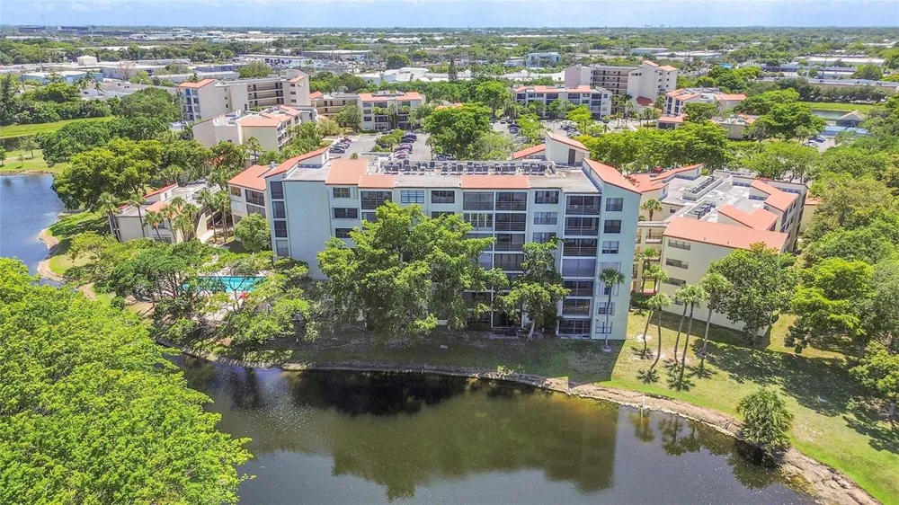 2304 S CYPRESS BEND DRIVE #512 Pompano Beach, FL 33069