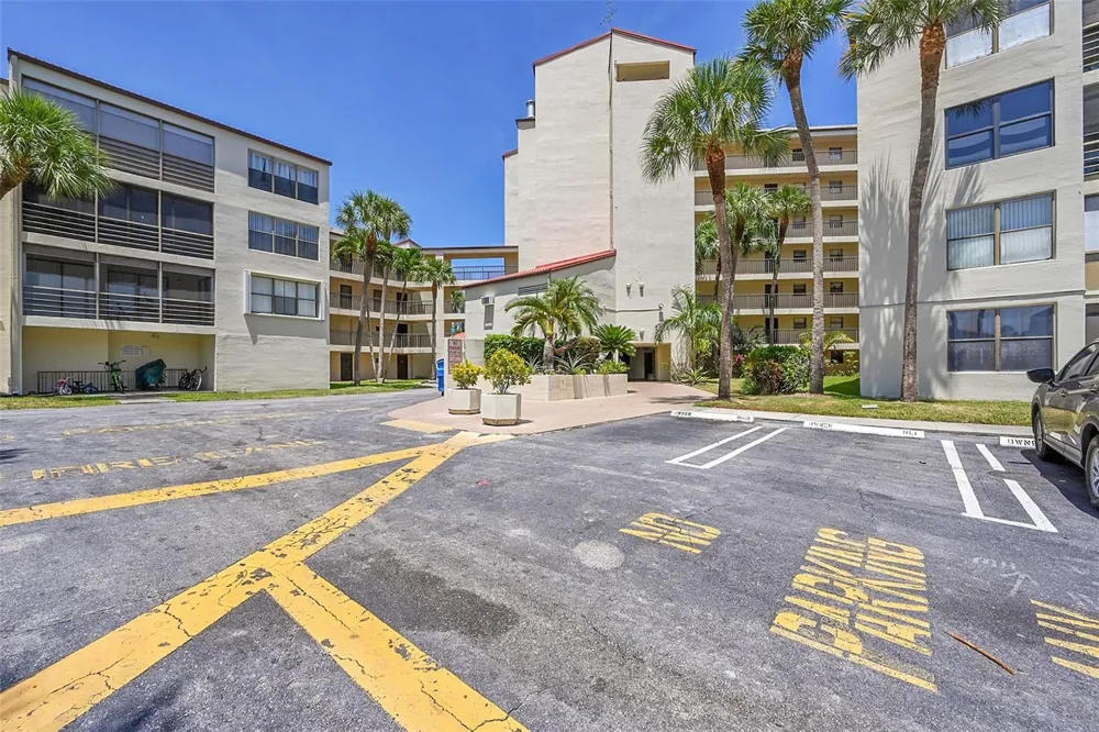 2304 S CYPRESS BEND DRIVE #512 Pompano Beach, FL 33069