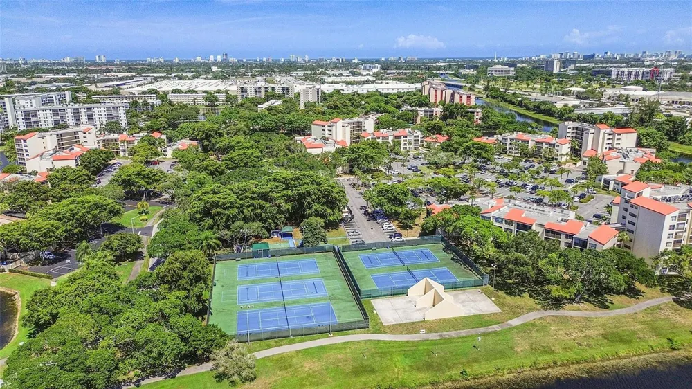 2304 S CYPRESS BEND DRIVE #512 Pompano Beach, FL 33069