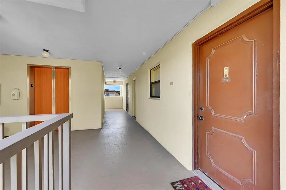 2304 S CYPRESS BEND DRIVE #512 Pompano Beach, FL 33069