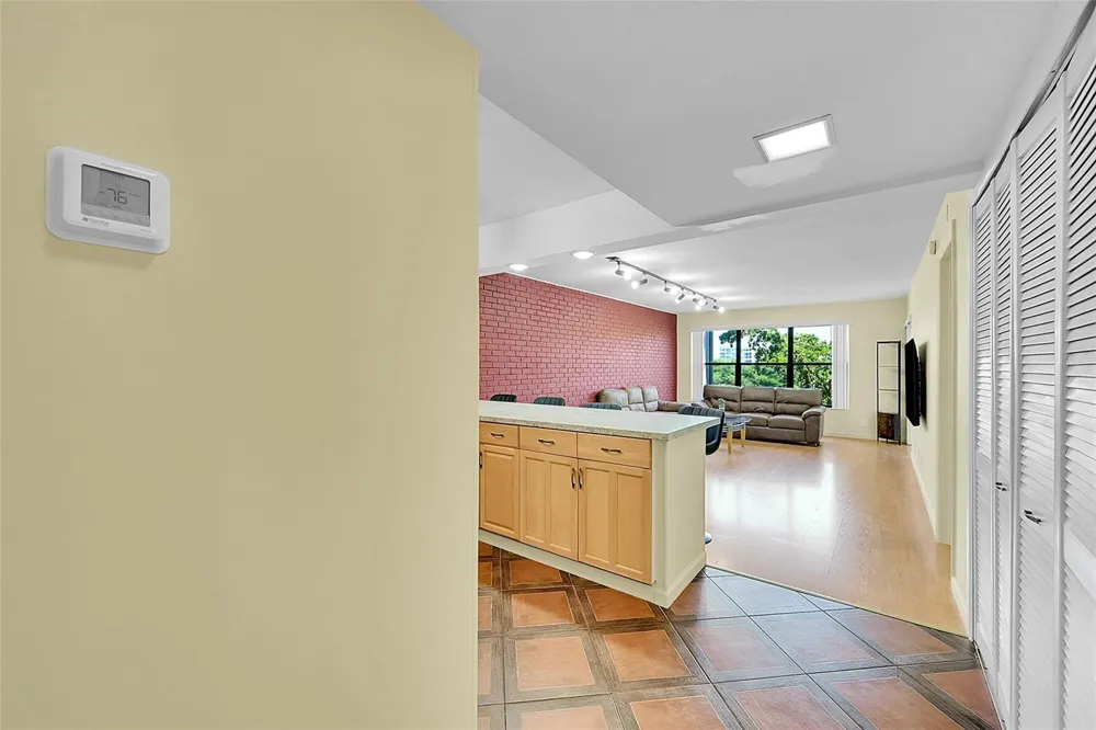 2304 S CYPRESS BEND DRIVE #512 Pompano Beach, FL 33069