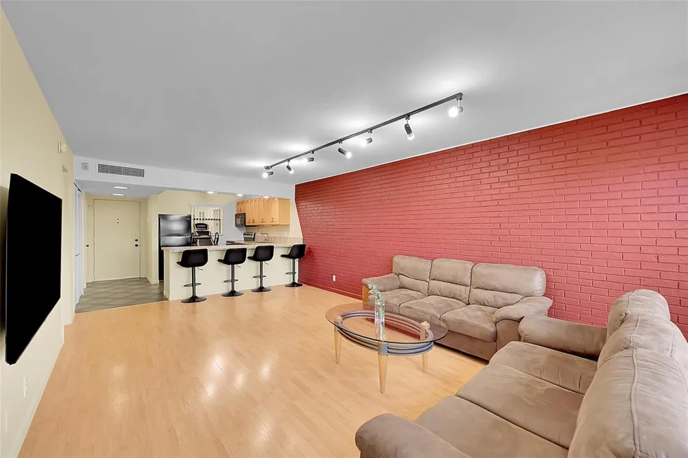 2304 S CYPRESS BEND DRIVE #512 Pompano Beach, FL 33069