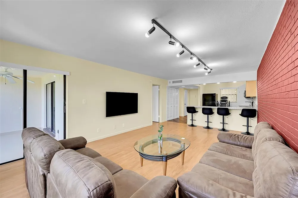 2304 S CYPRESS BEND DRIVE #512 Pompano Beach, FL 33069