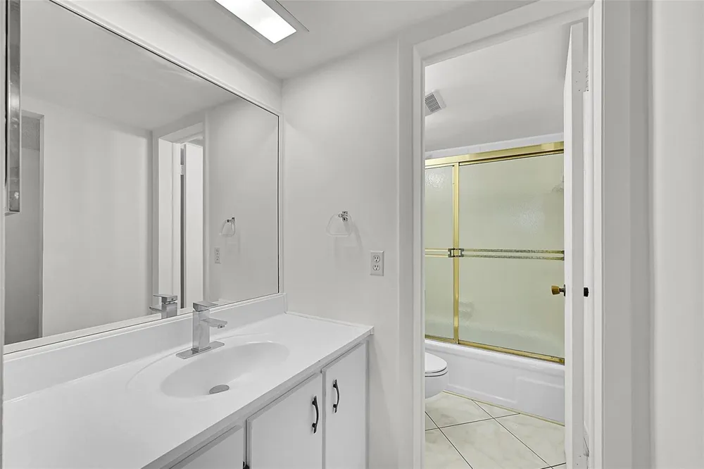 2304 S CYPRESS BEND DRIVE #512 Pompano Beach, FL 33069