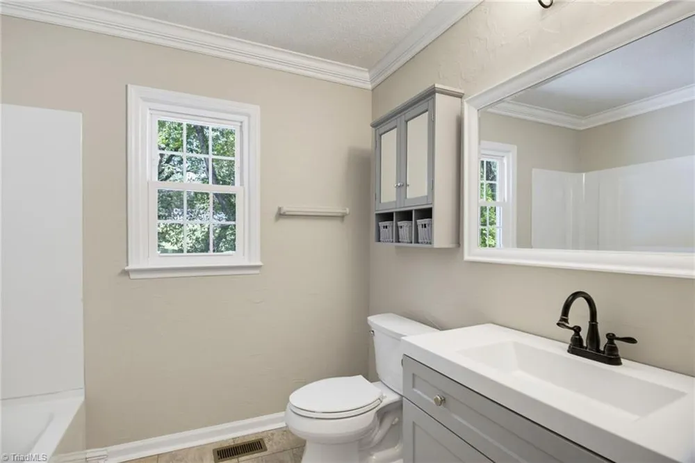 516 Heatherton Lane Rural Hall, NC 27045