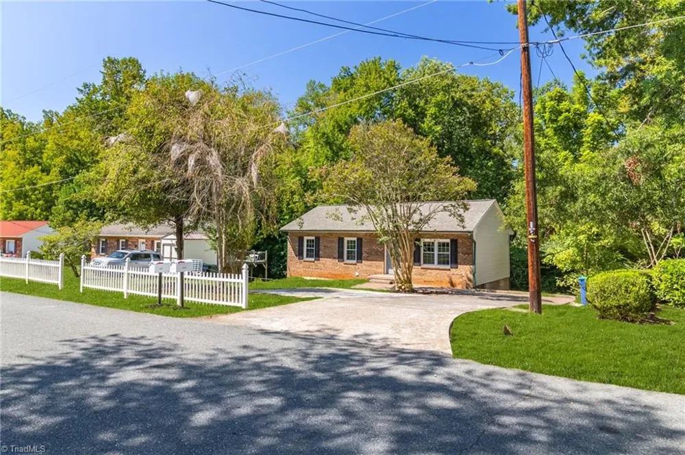516 Heatherton Lane Rural Hall, NC 27045