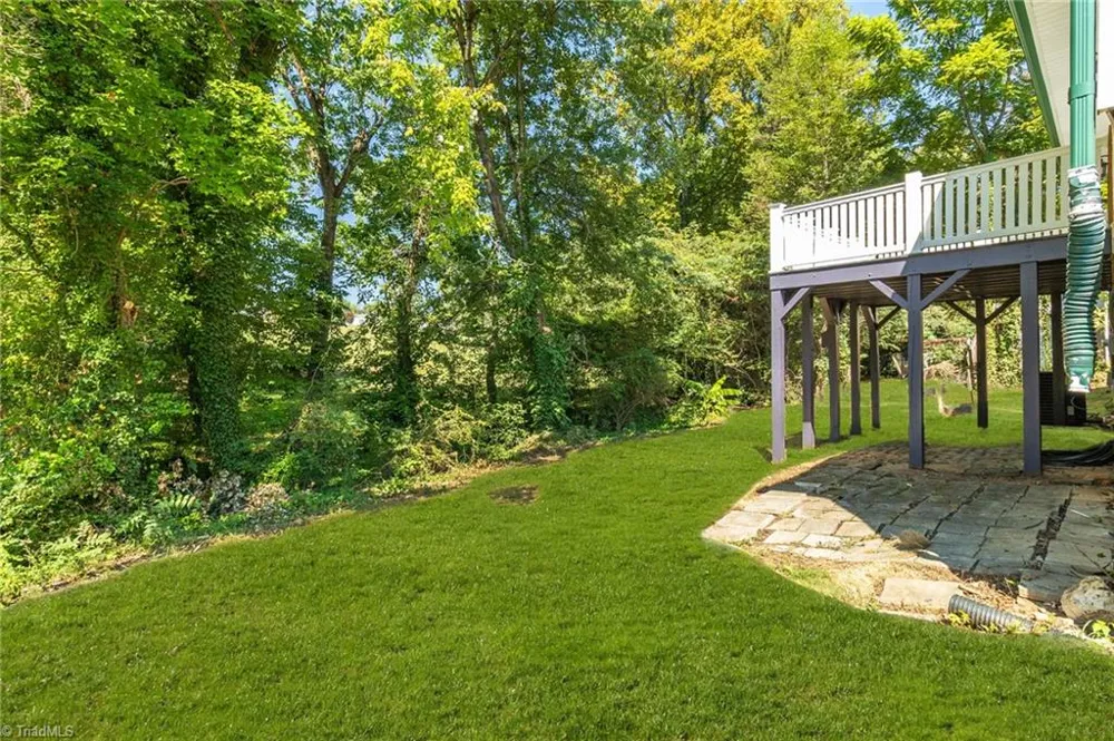 516 Heatherton Lane Rural Hall, NC 27045