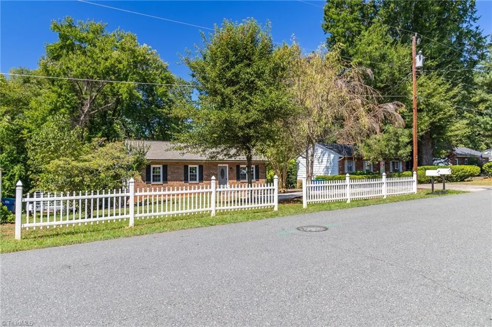 516 Heatherton Lane Rural Hall, NC 27045