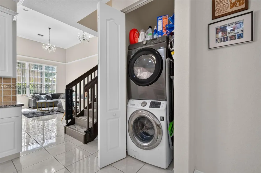 628 SW 147th Ter Pembroke Pines, FL 33027
