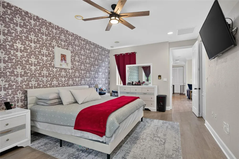 628 SW 147th Ter Pembroke Pines, FL 33027