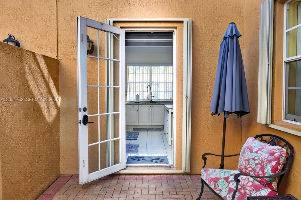 628 SW 147th Ter Pembroke Pines, FL 33027