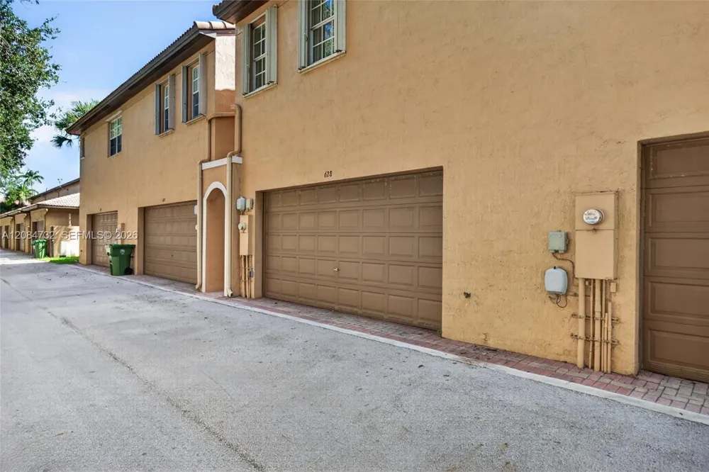 628 SW 147th Ter Pembroke Pines, FL 33027