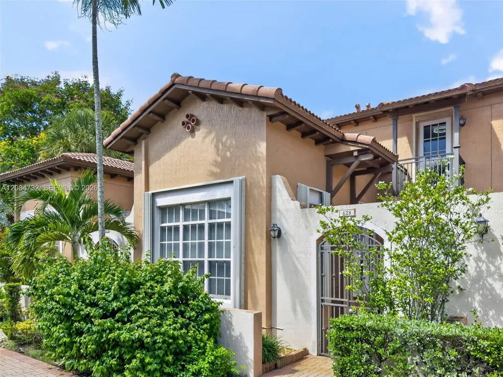 628 SW 147th Ter Pembroke Pines, FL 33027