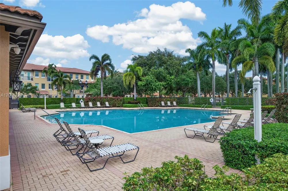 628 SW 147th Ter Pembroke Pines, FL 33027