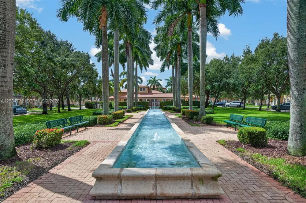 628 SW 147th Ter Pembroke Pines, FL 33027