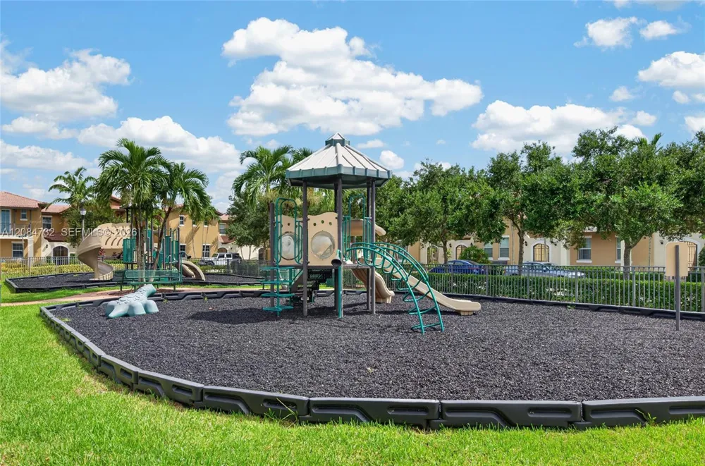 628 SW 147th Ter Pembroke Pines, FL 33027