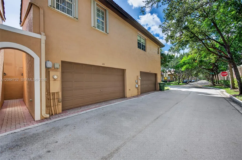 628 SW 147th Ter Pembroke Pines, FL 33027