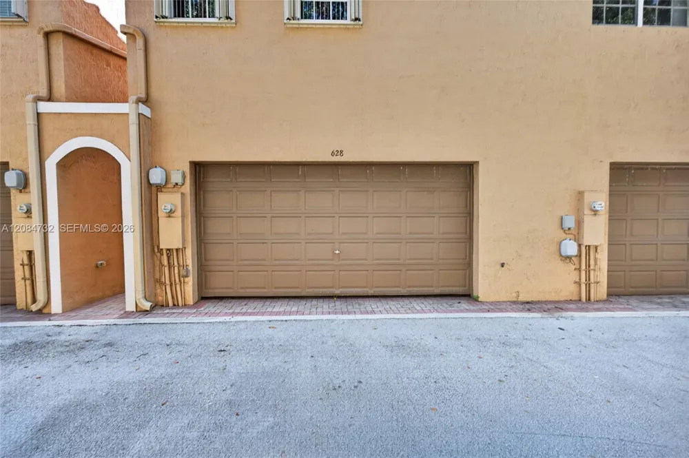 628 SW 147th Ter Pembroke Pines, FL 33027