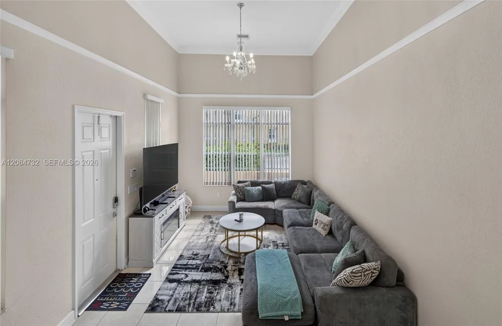 628 SW 147th Ter Pembroke Pines, FL 33027