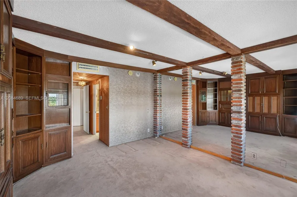 5660 W Collins Ave #6D Miami Beach, FL 33140