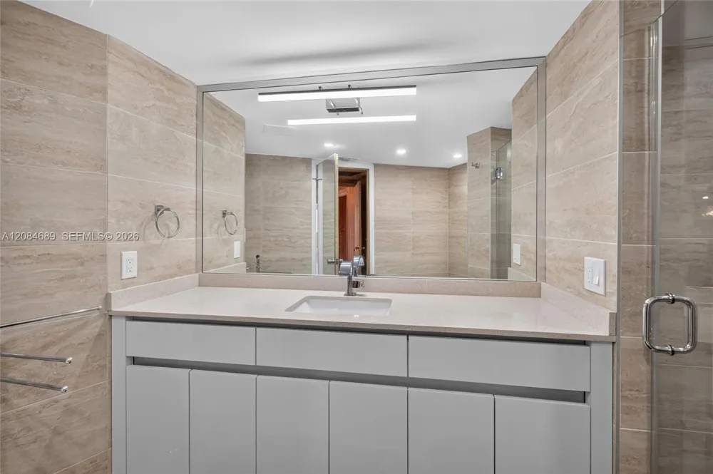 5660 W Collins Ave #6D Miami Beach, FL 33140