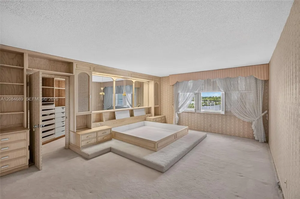 5660 W Collins Ave #6D Miami Beach, FL 33140