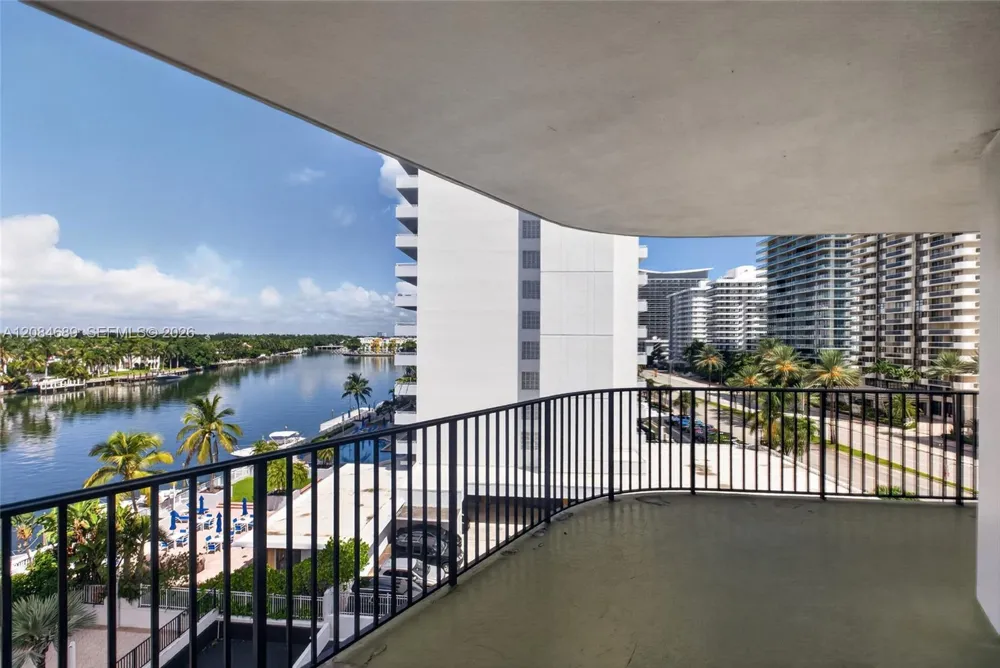 5660 W Collins Ave #6D Miami Beach, FL 33140