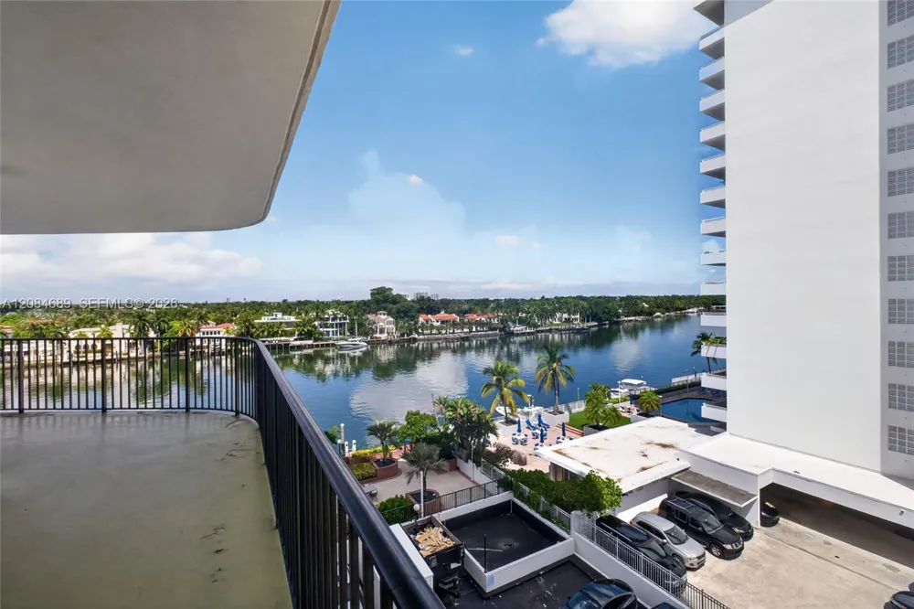 5660 W Collins Ave #6D Miami Beach, FL 33140