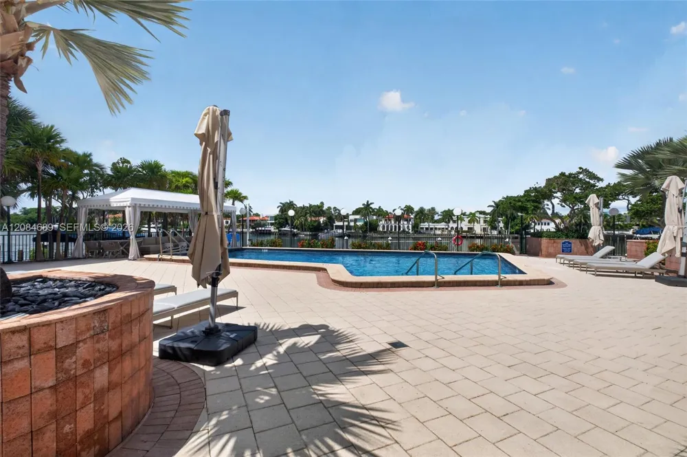 5660 W Collins Ave #6D Miami Beach, FL 33140