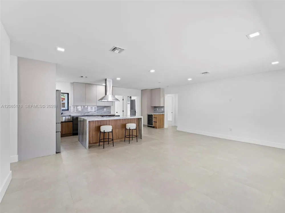 610 NE 164th Ter Miami, FL 33162