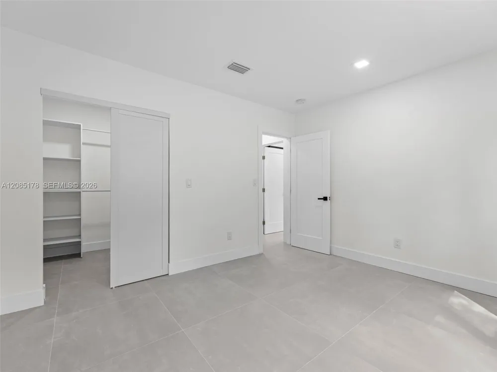 610 NE 164th Ter Miami, FL 33162