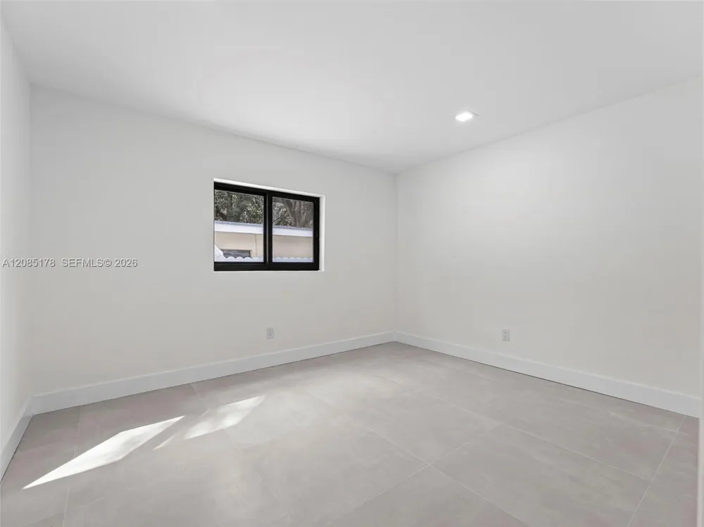 610 NE 164th Ter Miami, FL 33162
