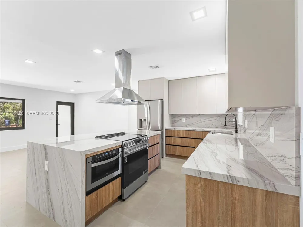 610 NE 164th Ter Miami, FL 33162