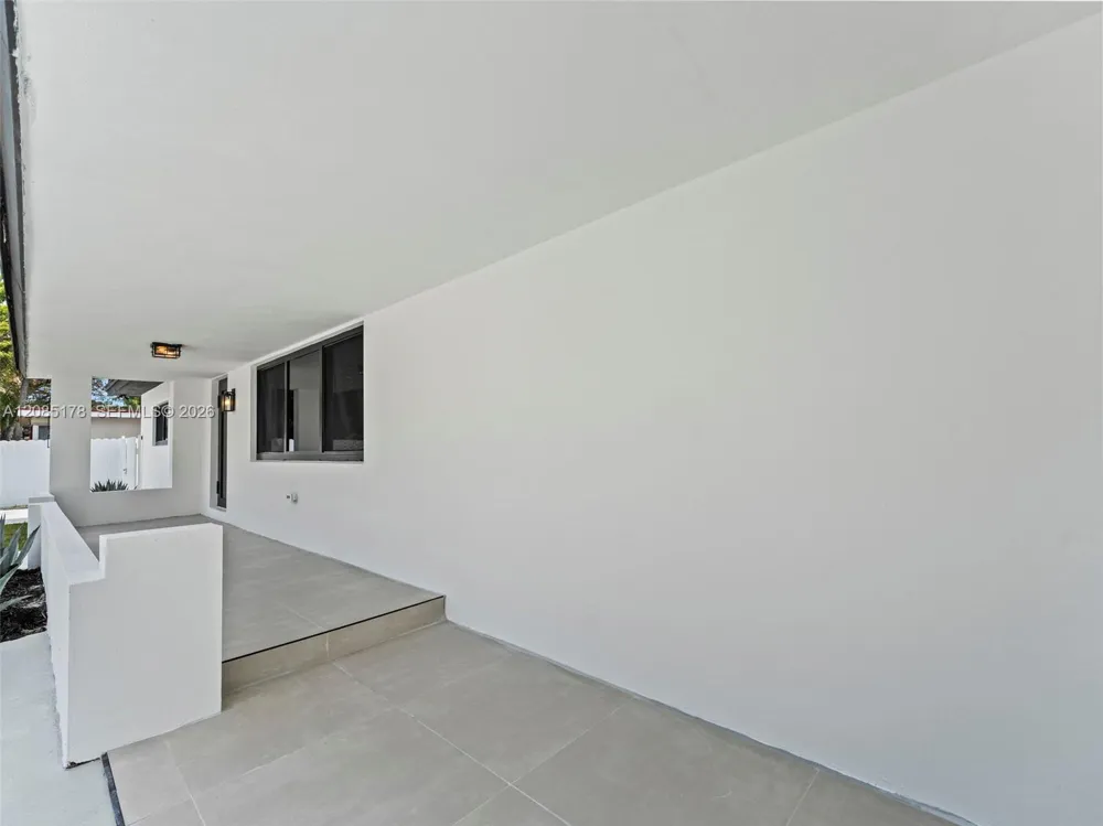 610 NE 164th Ter Miami, FL 33162