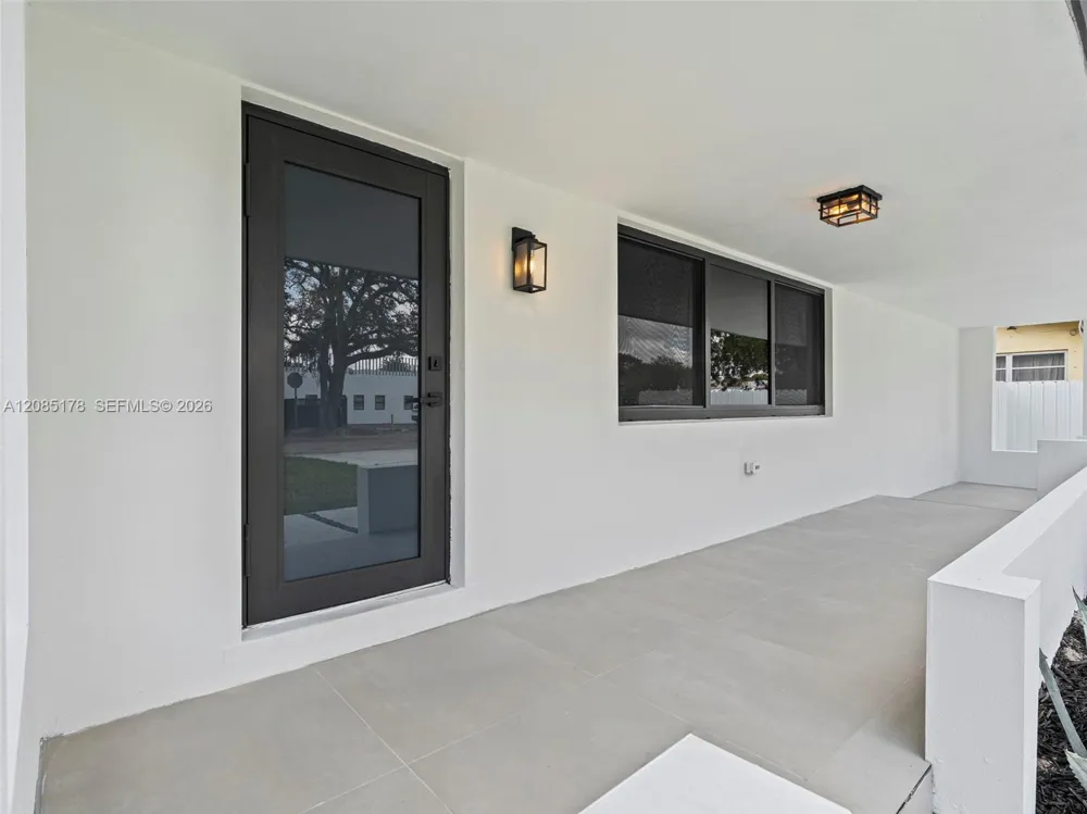 610 NE 164th Ter Miami, FL 33162