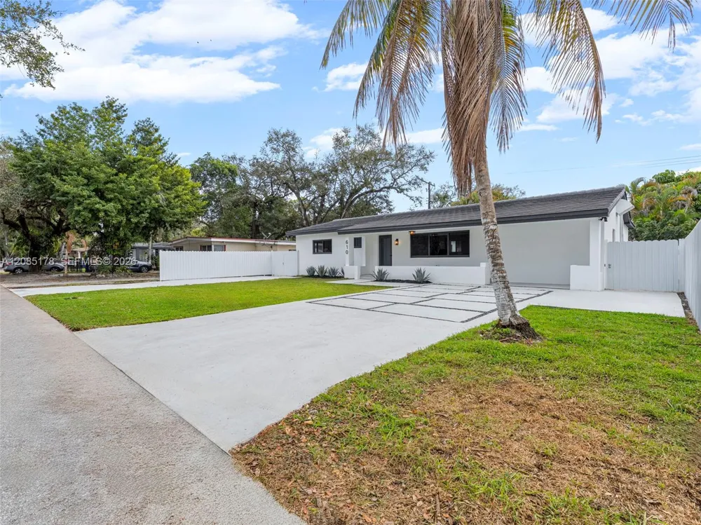 610 NE 164th Ter Miami, FL 33162