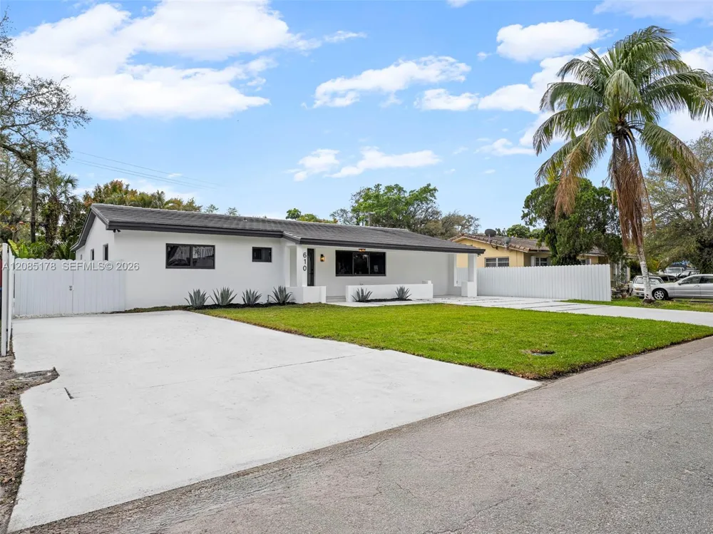 610 NE 164th Ter Miami, FL 33162