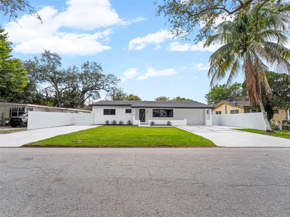 610 NE 164th Ter Miami, FL 33162