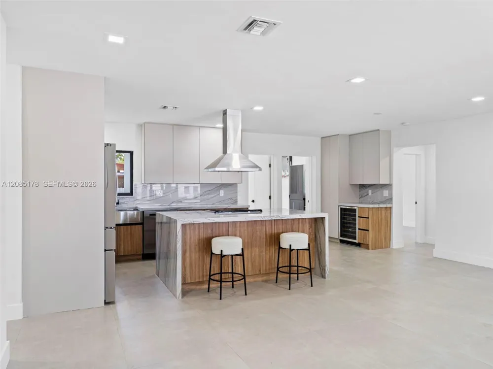610 NE 164th Ter Miami, FL 33162