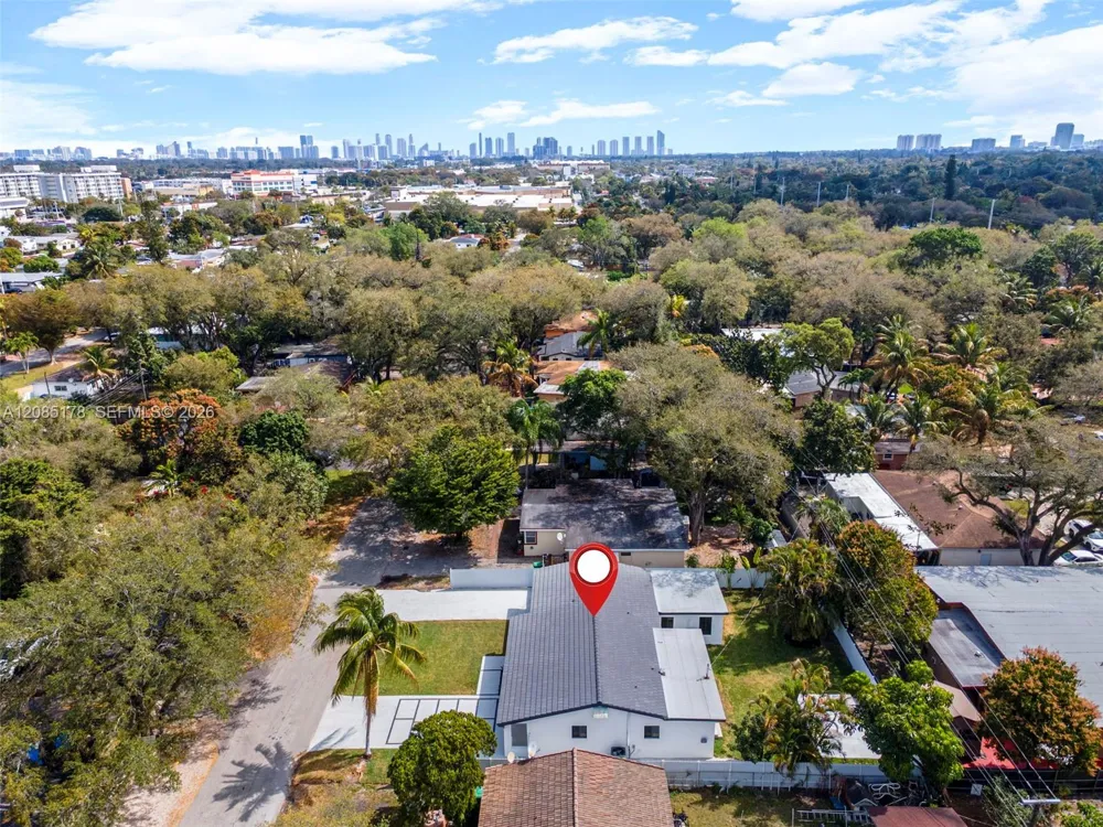 610 NE 164th Ter Miami, FL 33162