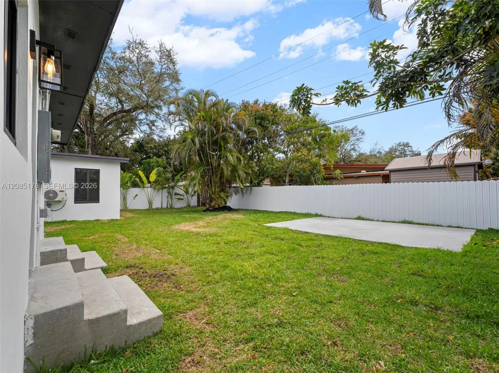 610 NE 164th Ter Miami, FL 33162