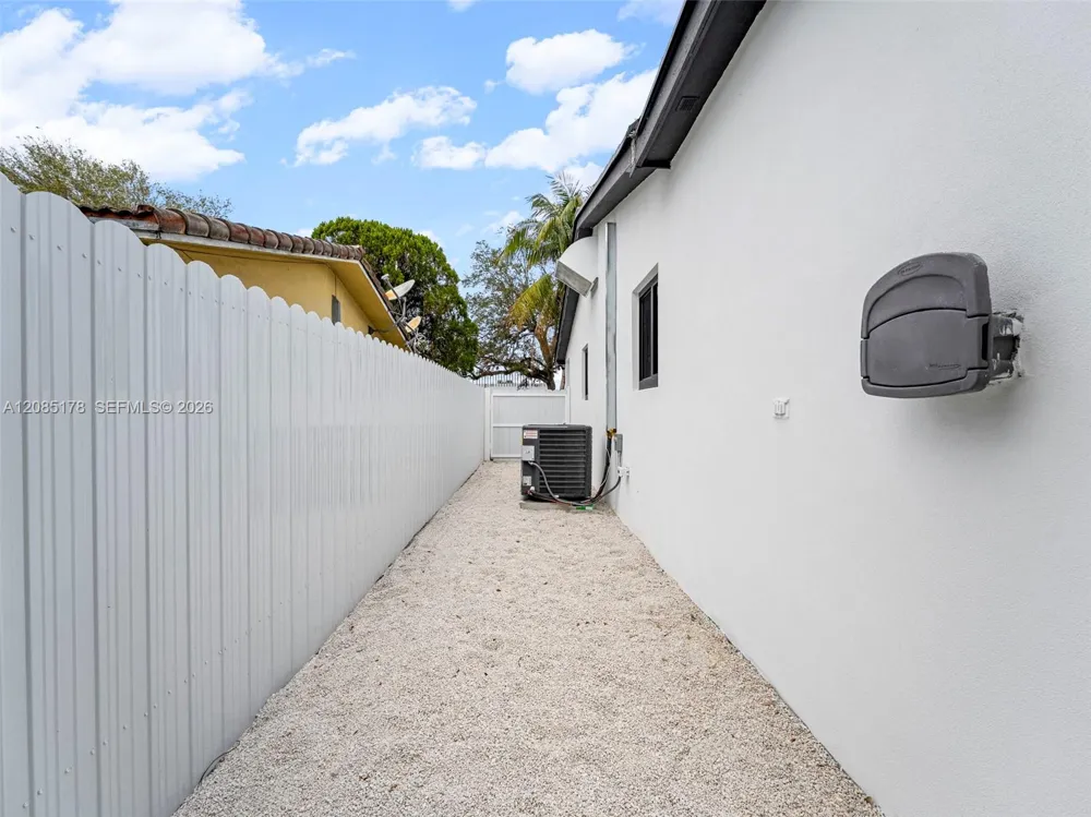610 NE 164th Ter Miami, FL 33162